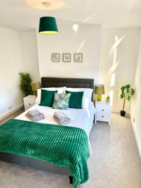 2-bedroom house in Cheltenham town centre